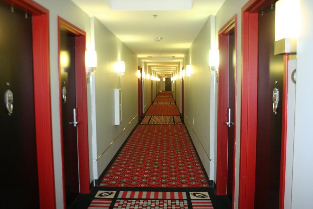 Georgia Gameday Center Hotel Атенс Екстериор снимка